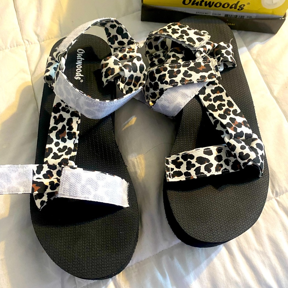 PRICE DROP-Women’s Platform Sandals